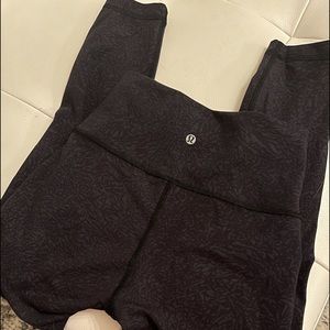 Wunder under Lululemon grey & black abstract leggings